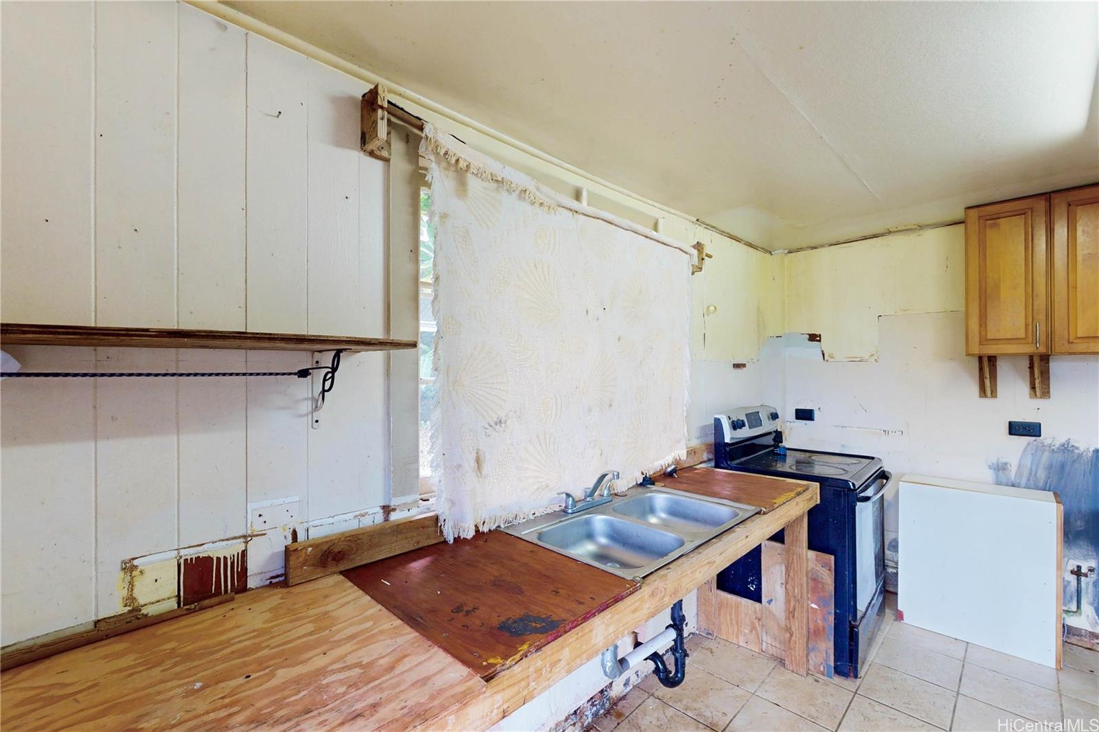 1625  Kalaepaa Drive Kalihi Valley, Honolulu home - photo 7 of 25