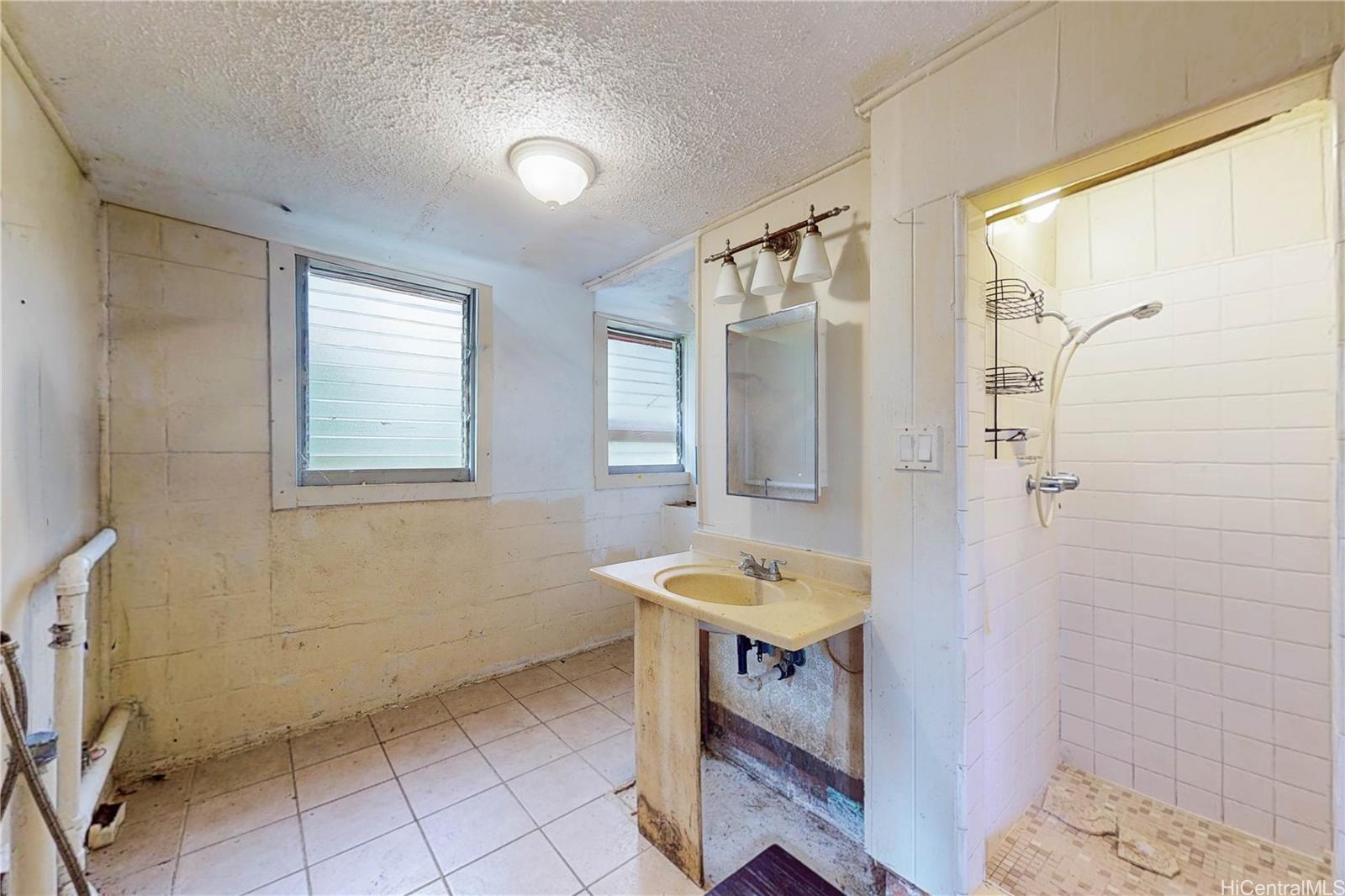 1625  Kalaepaa Drive Kalihi Valley, Honolulu home - photo 9 of 25