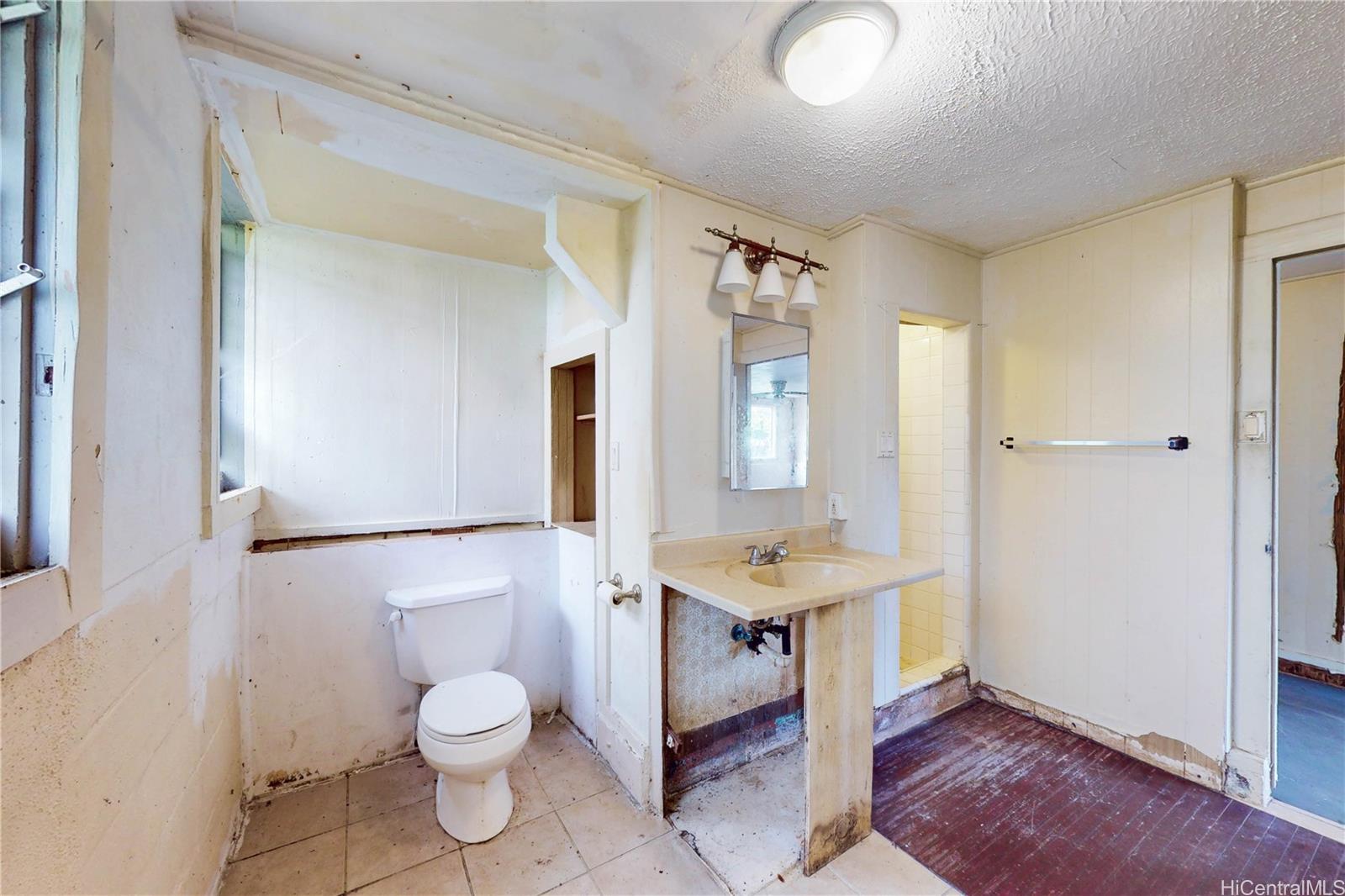 1625  Kalaepaa Drive Kalihi Valley, Honolulu home - photo 10 of 25