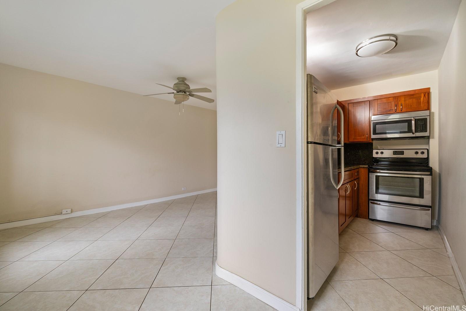 Marina Gardens condo # 104, Honolulu, Hawaii - photo 4 of 24