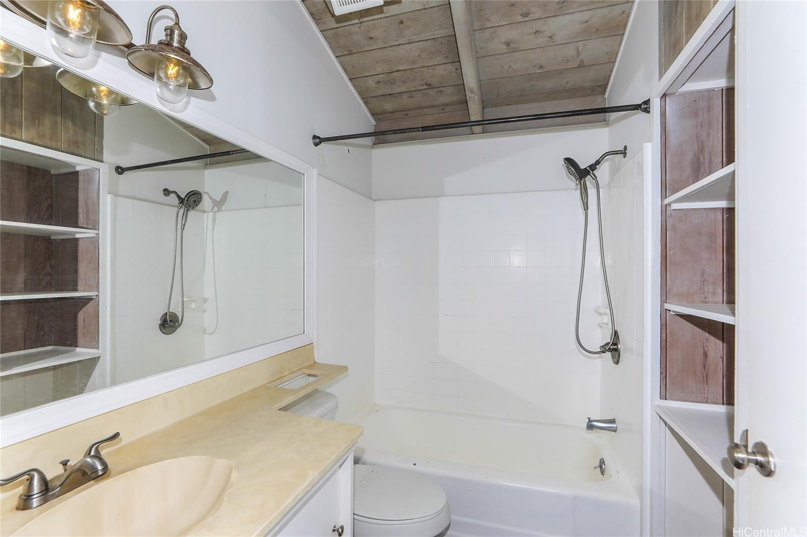 1627  Halekoa Dr Waialae Nui Rdge, Diamond Head home - photo 16 of 25