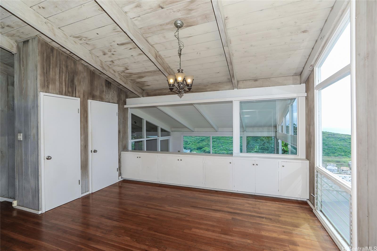 1627  Halekoa Dr Waialae Nui Rdge, Diamond Head home - photo 8 of 25