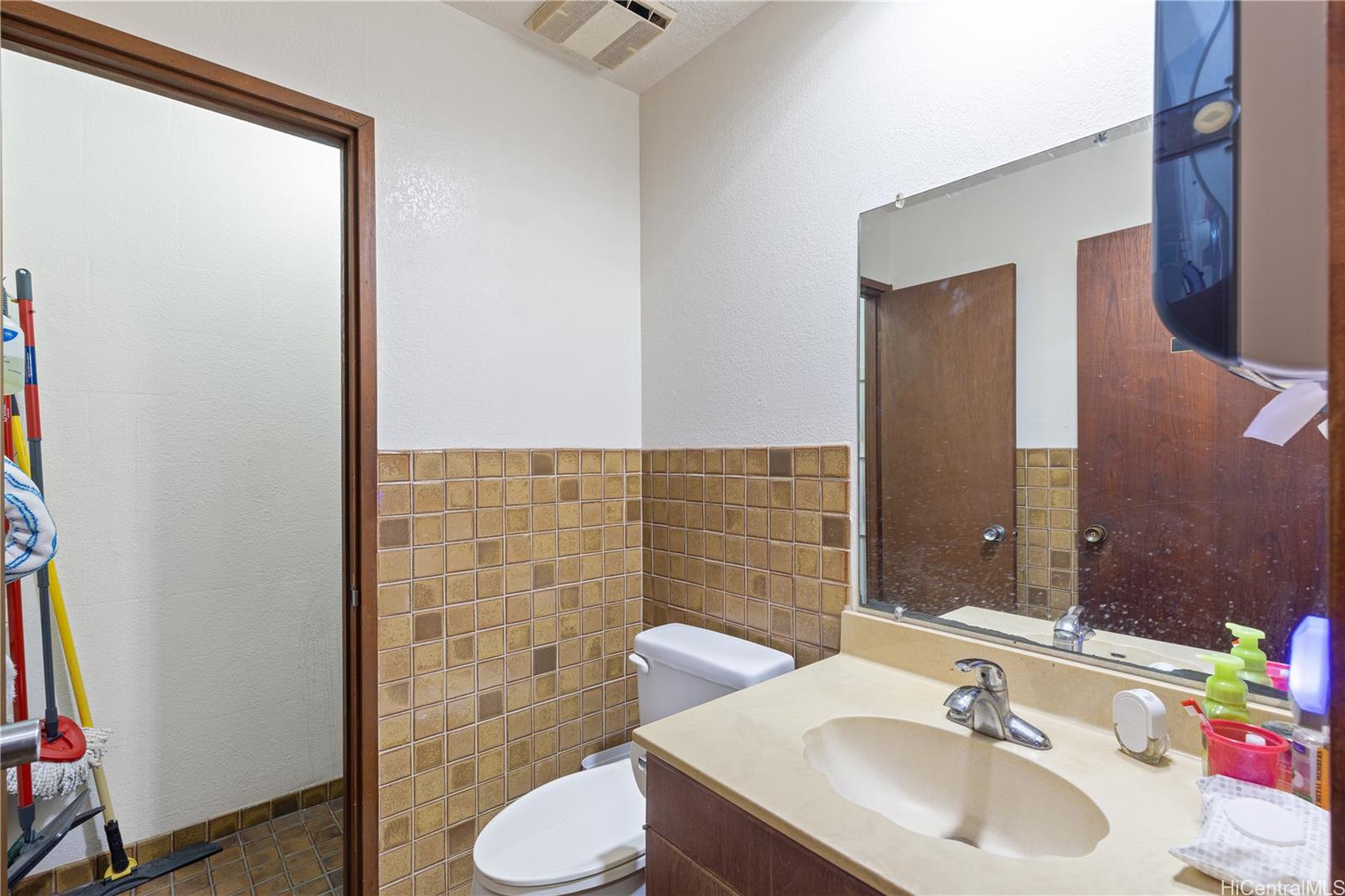 1628 Democrat Street Honolulu Oahu commercial real estate photo15 of 17