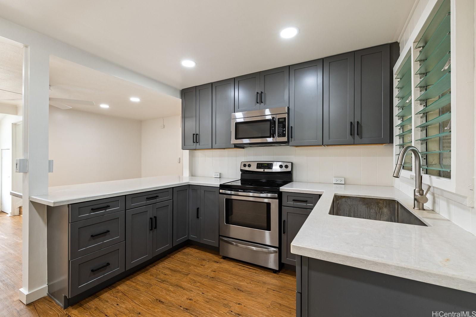 163 Makaweo Ave Wahiawa - Rental - photo 2 of 25