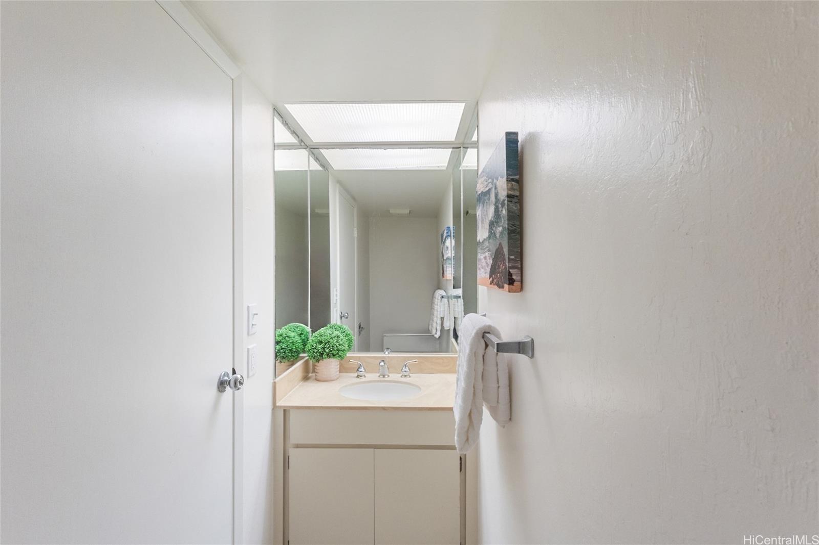 1630  Kalaniiki Street Kalani Iki, Diamond Head home - photo 8 of 25