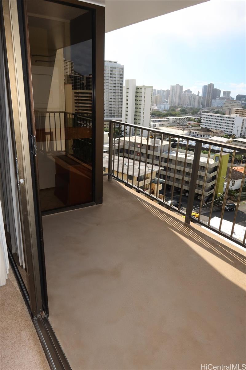 Camelot condo # 1004, Honolulu, Hawaii - photo 16 of 19