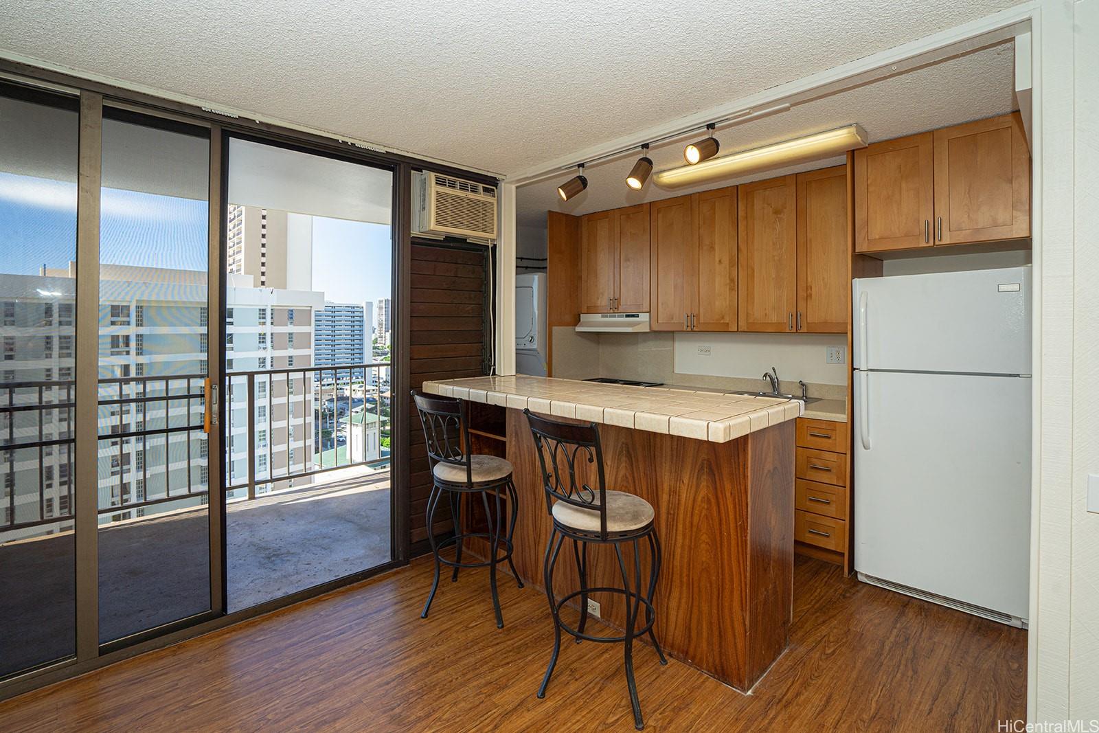 Camelot condo # 1403, Honolulu, Hawaii - photo 2 of 12