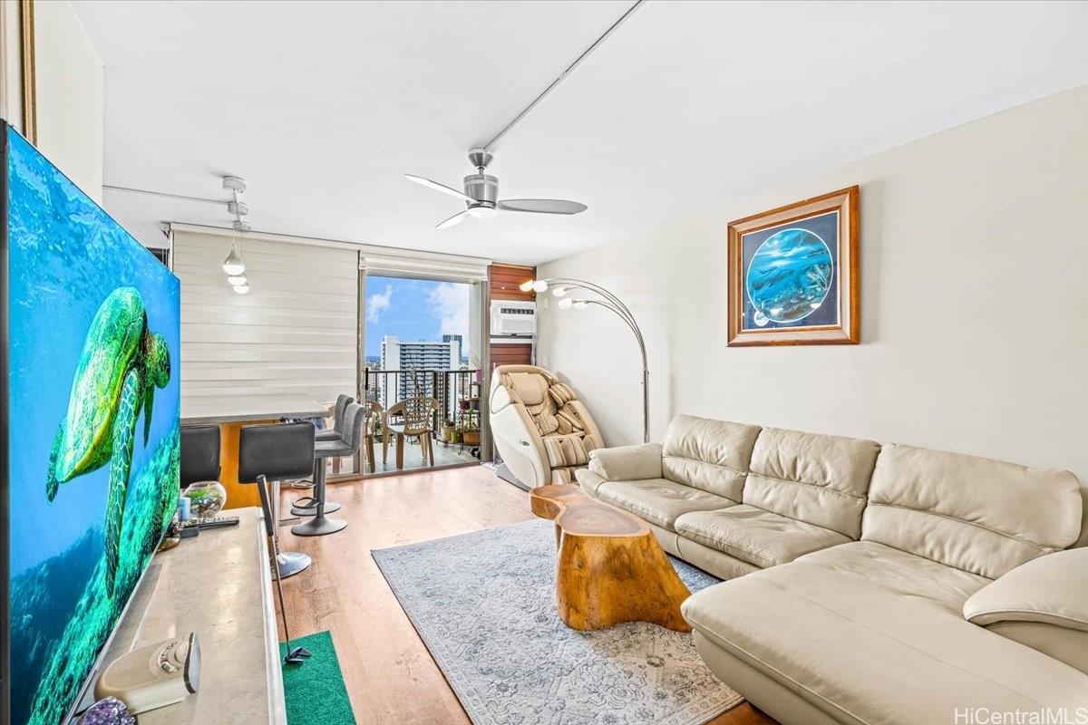 Camelot condo # 1608, Honolulu, Hawaii - photo 3 of 20