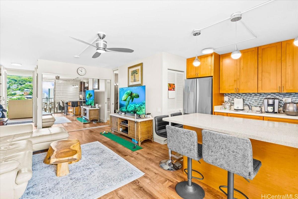 Camelot condo # 1608, Honolulu, Hawaii - photo 7 of 20