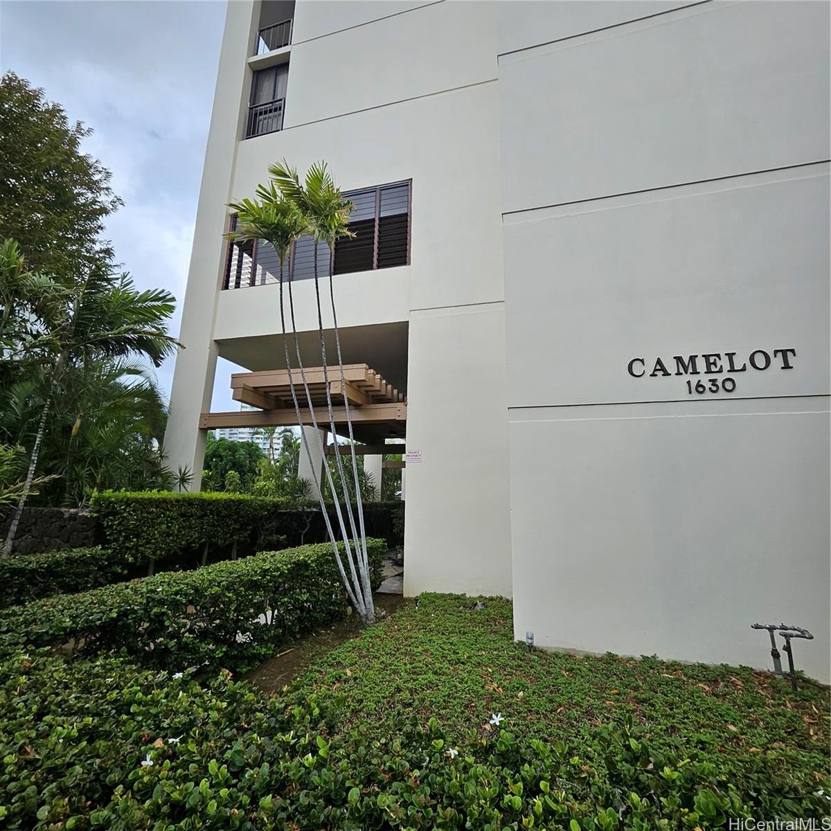 Camelot condo # 1701, Honolulu, Hawaii - photo 2 of 11