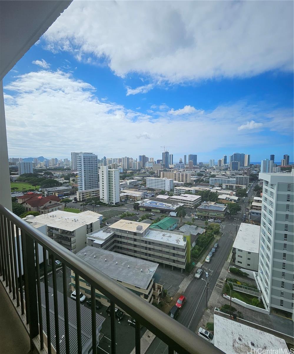 Camelot condo # 1701, Honolulu, Hawaii - photo 3 of 11