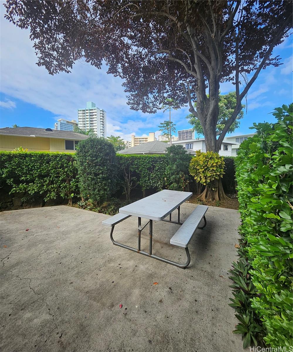 Camelot condo # 1701, Honolulu, Hawaii - photo 8 of 11