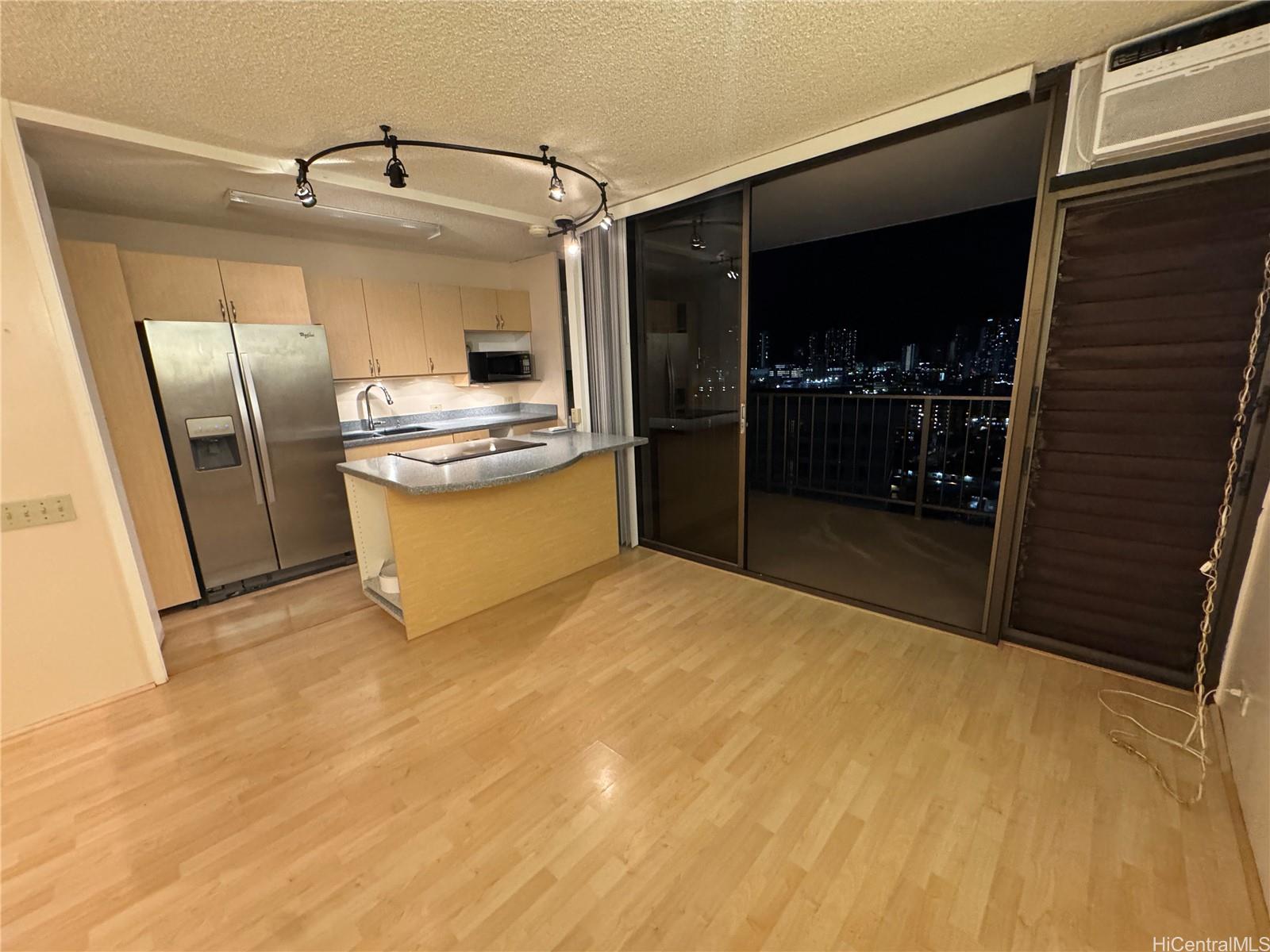 Camelot condo # 1810, Honolulu, Hawaii - photo 2 of 22