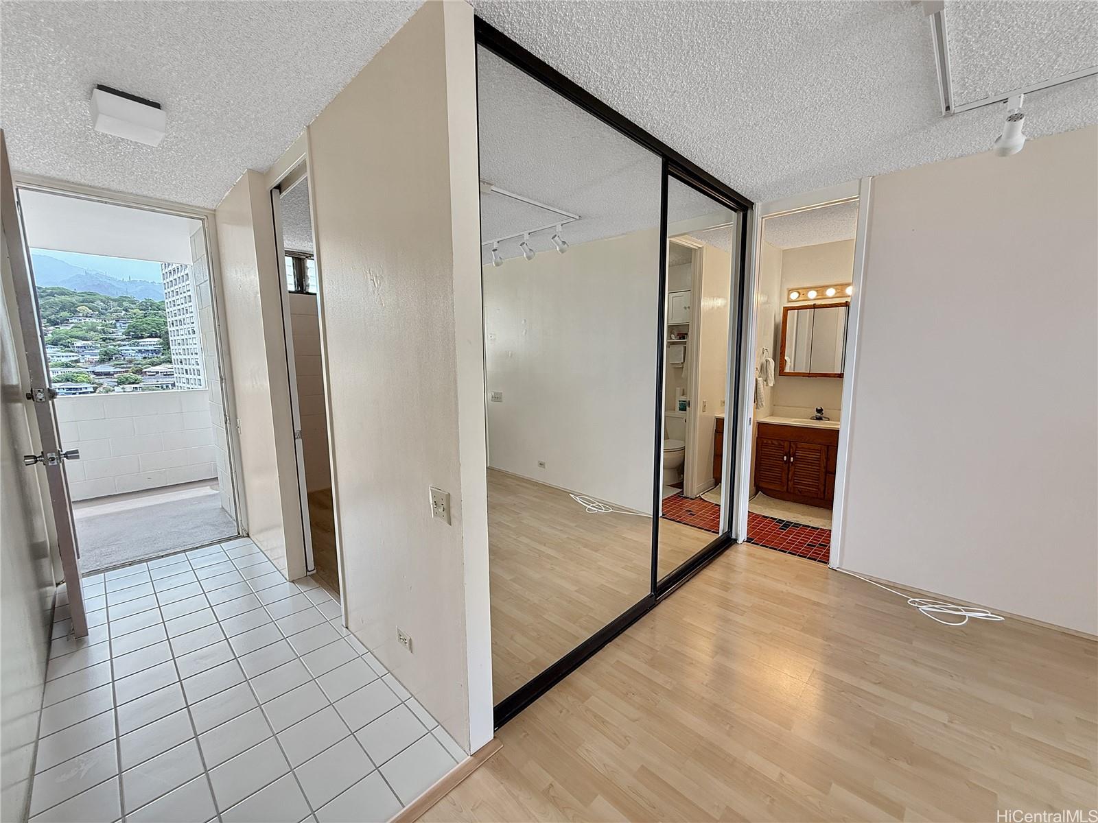 Camelot condo # 1810, Honolulu, Hawaii - photo 11 of 22