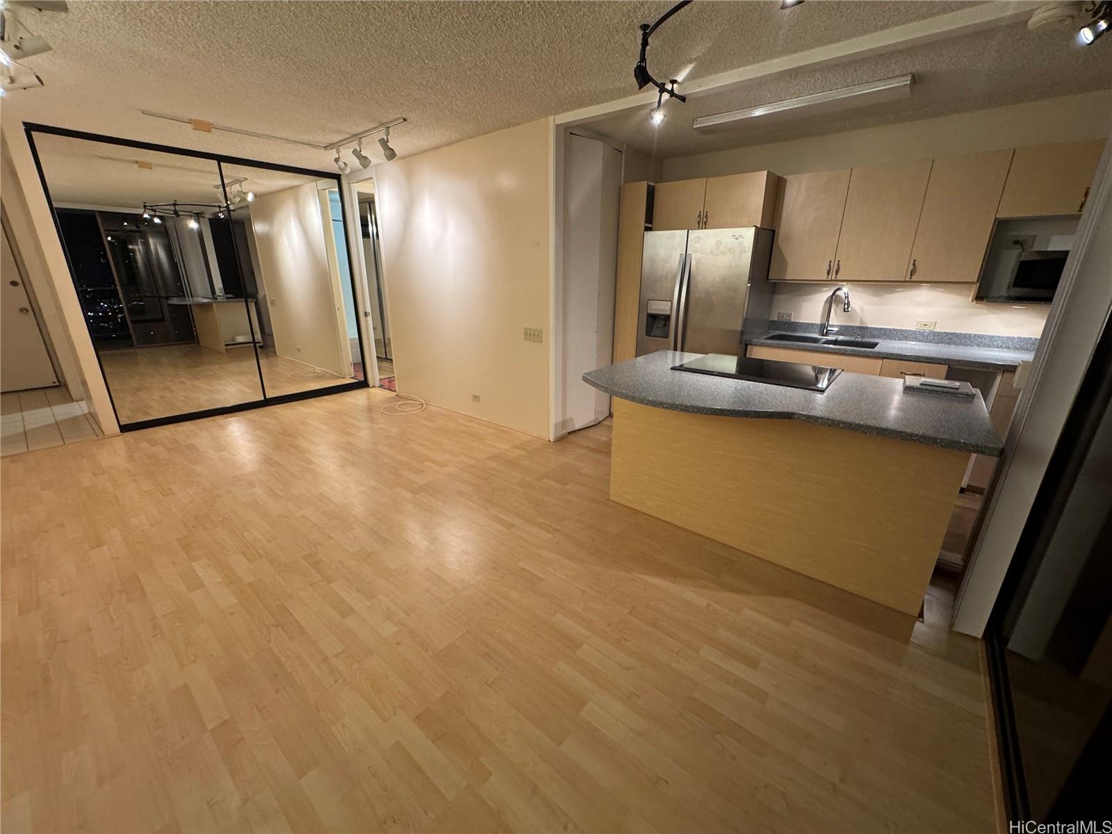 Camelot condo # 1810, Honolulu, Hawaii - photo 3 of 22