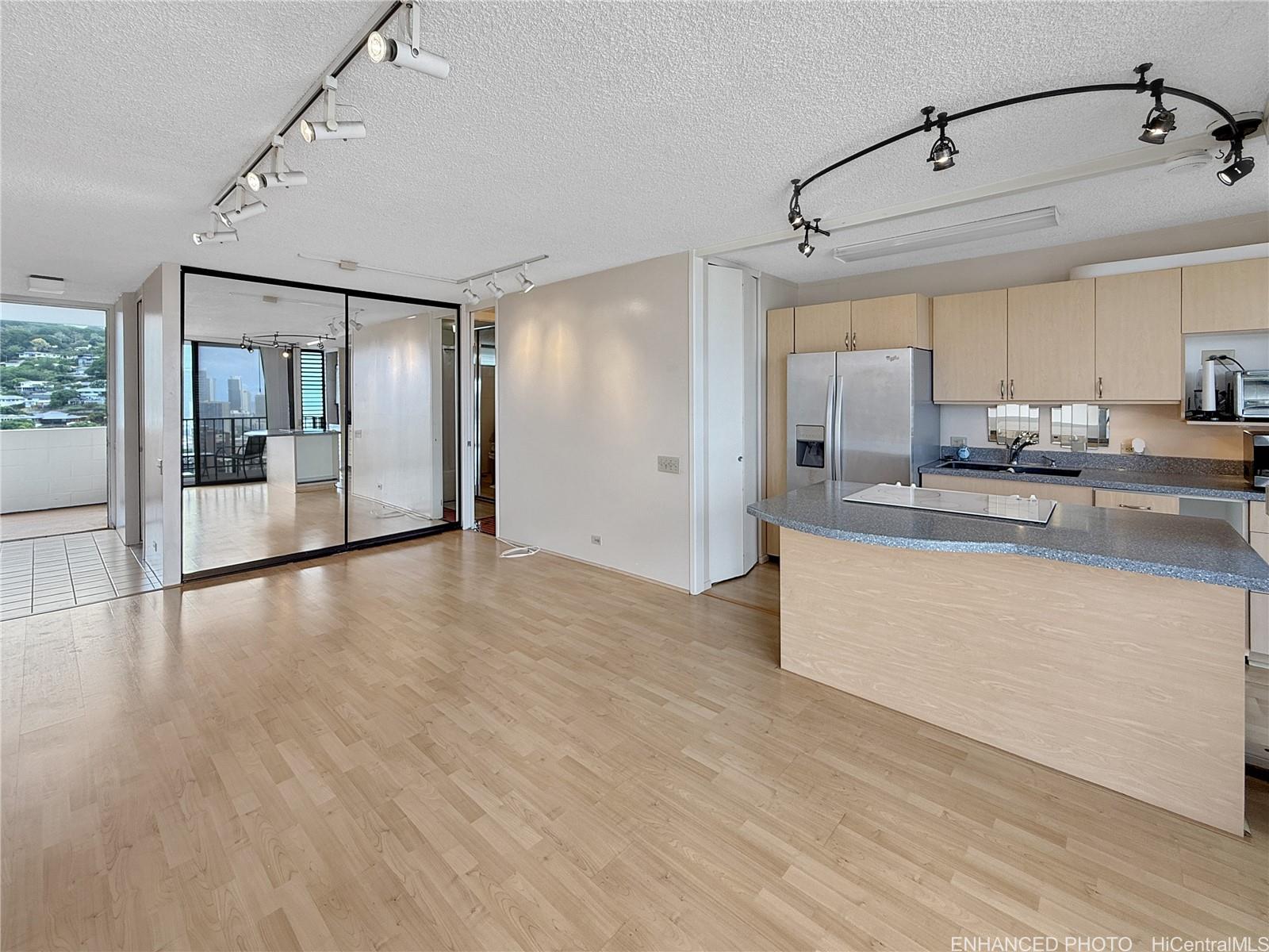 Camelot condo # 1810, Honolulu, Hawaii - photo 4 of 20