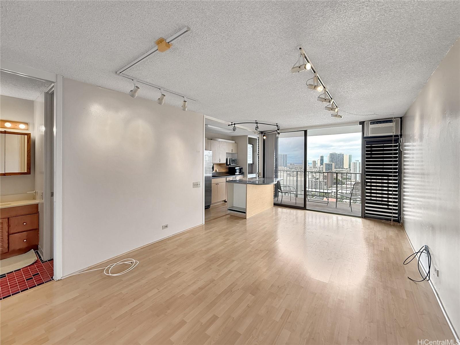 Camelot condo # 1810, Honolulu, Hawaii - photo 4 of 22