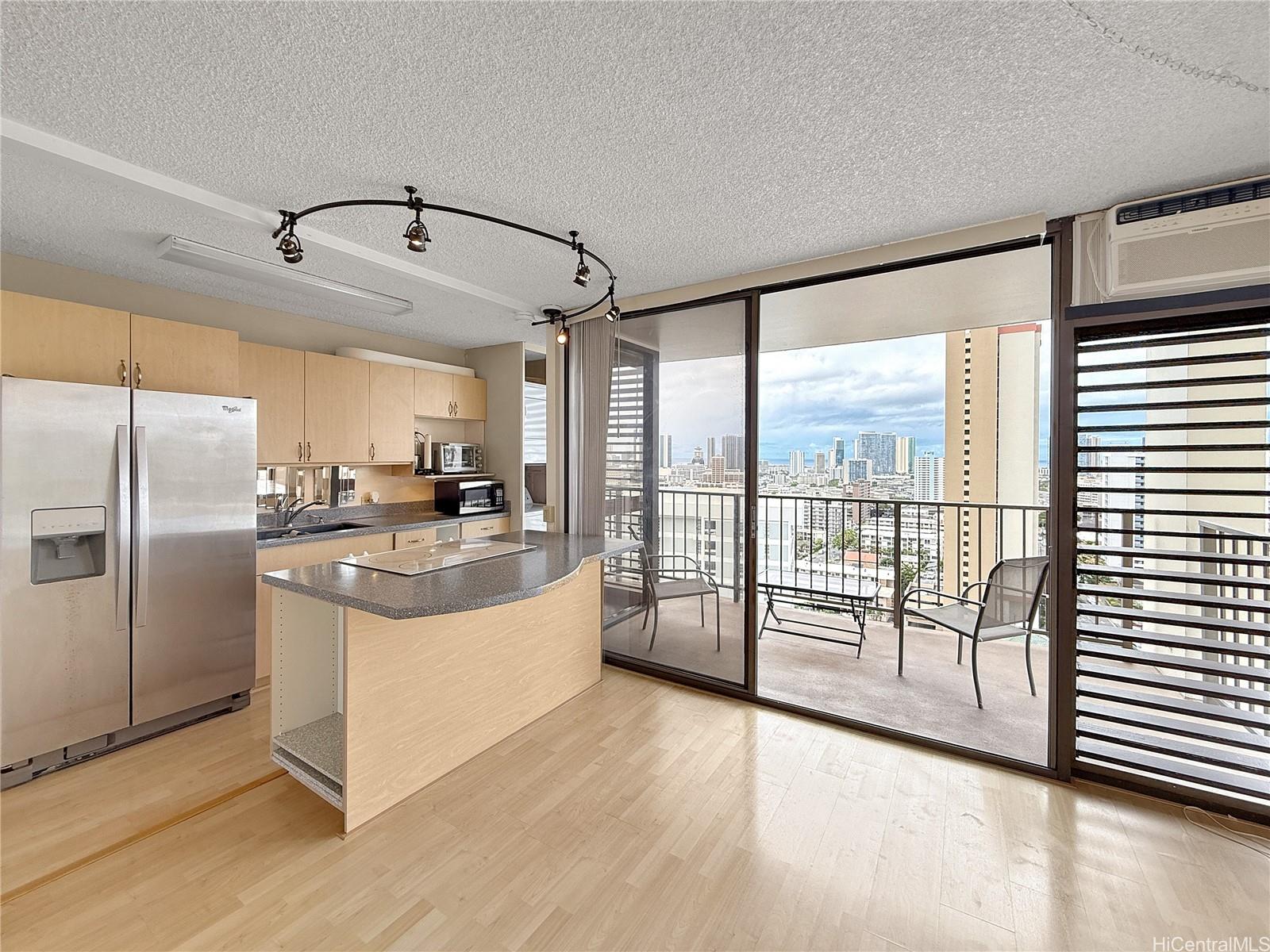 Camelot condo # 1810, Honolulu, Hawaii - photo 5 of 22