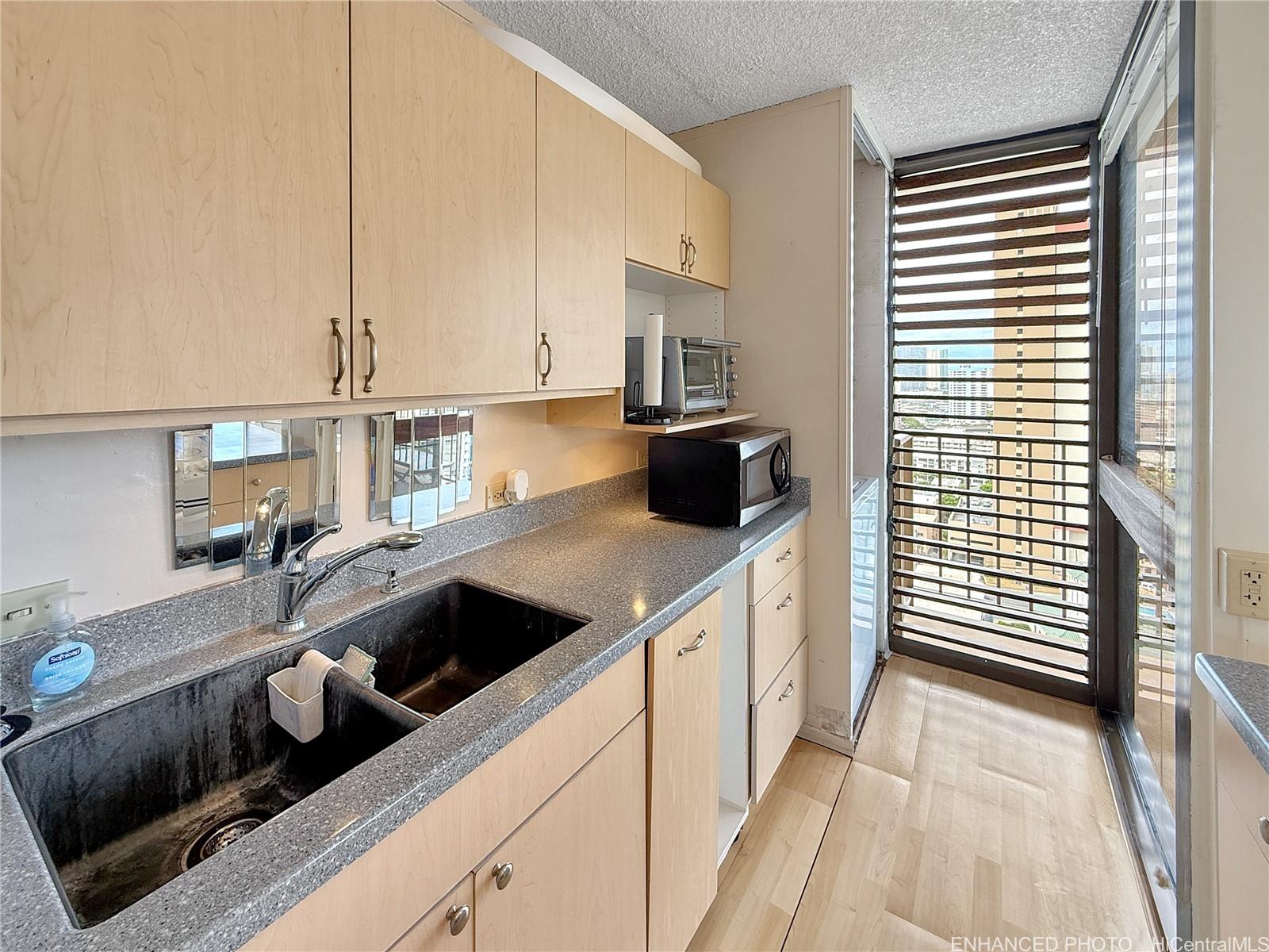 Camelot condo # 1810, Honolulu, Hawaii - photo 6 of 20