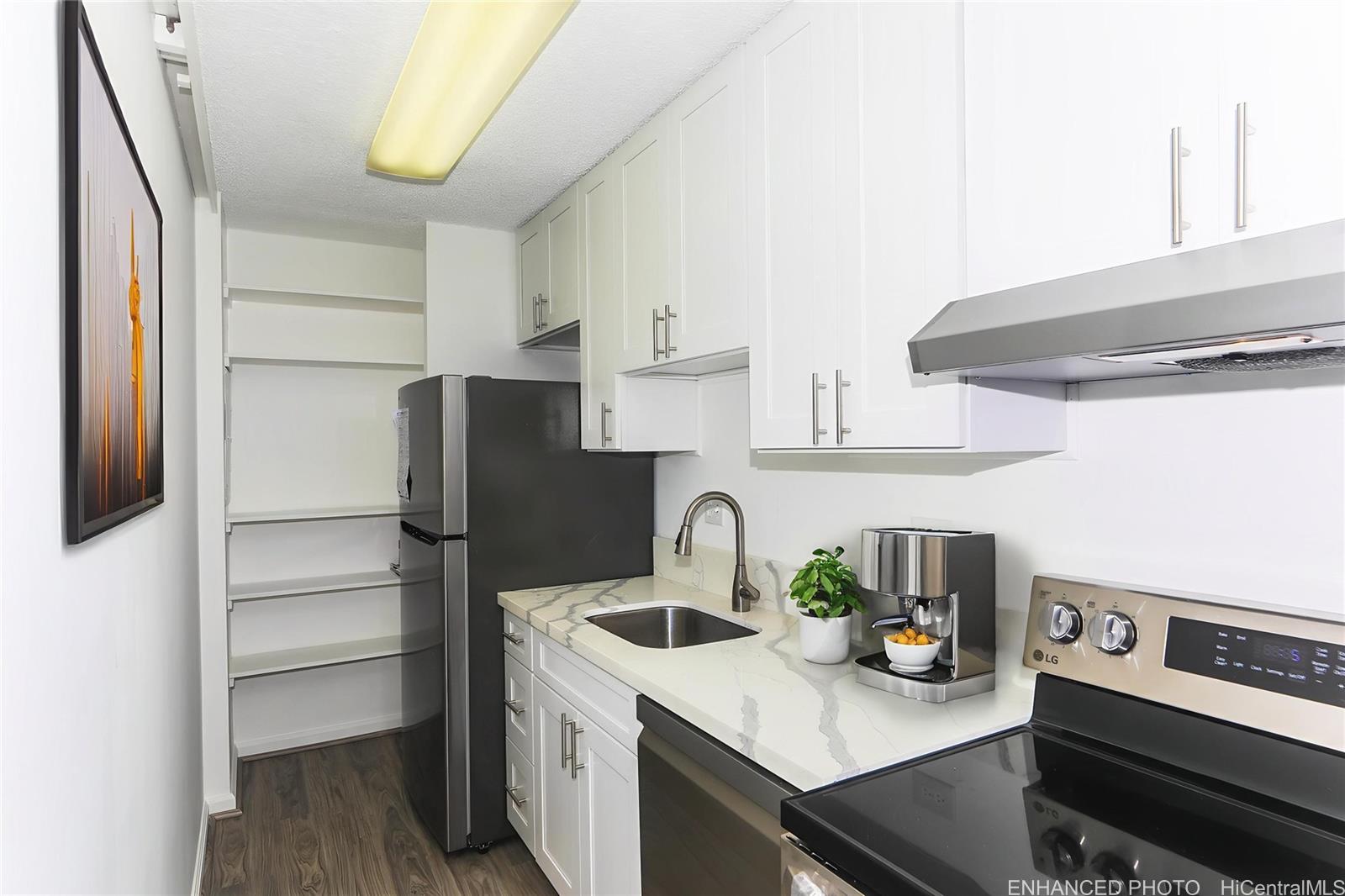 Camelot condo # 506, Honolulu, Hawaii - photo 5 of 25