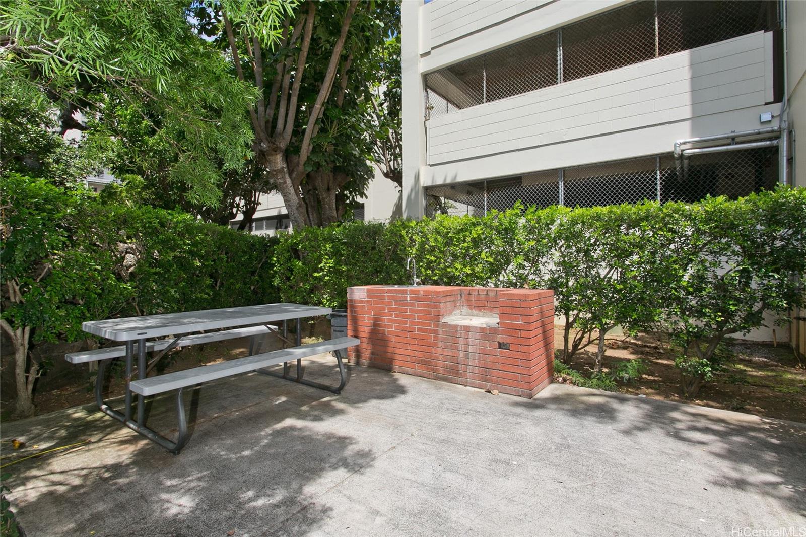 Camelot condo # 605, Honolulu, Hawaii - photo 11 of 17