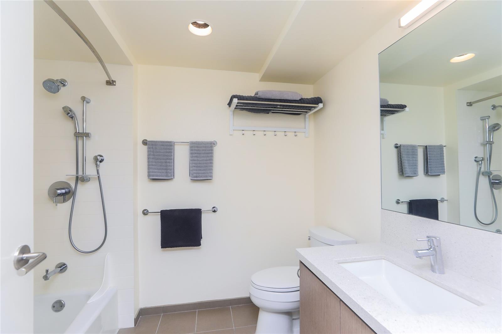 Kapiolani Residence condo # 4004, Honolulu, Hawaii - photo 12 of 25