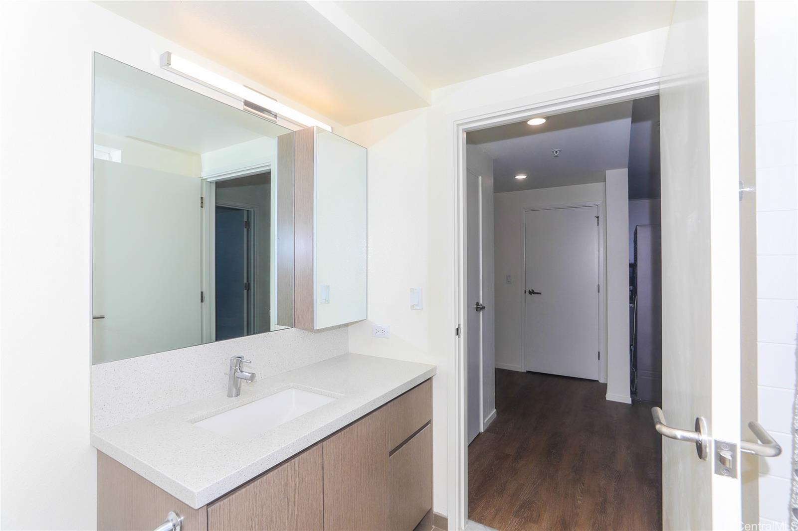 Kapiolani Residence condo # 4004, Honolulu, Hawaii - photo 13 of 25