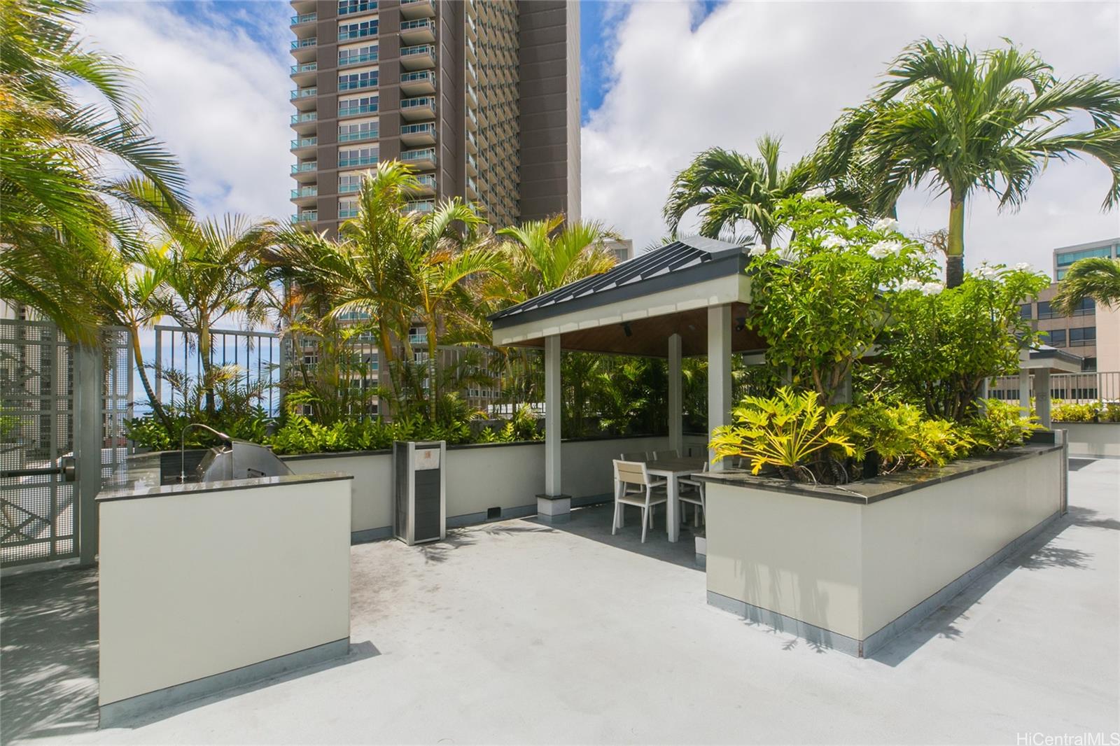 Kapiolani Residence condo # 4004, Honolulu, Hawaii - photo 20 of 25