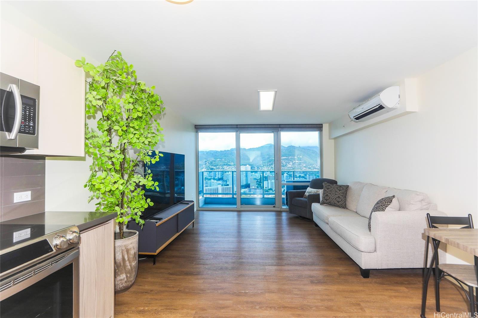 Kapiolani Residence condo # 4004, Honolulu, Hawaii - photo 3 of 25