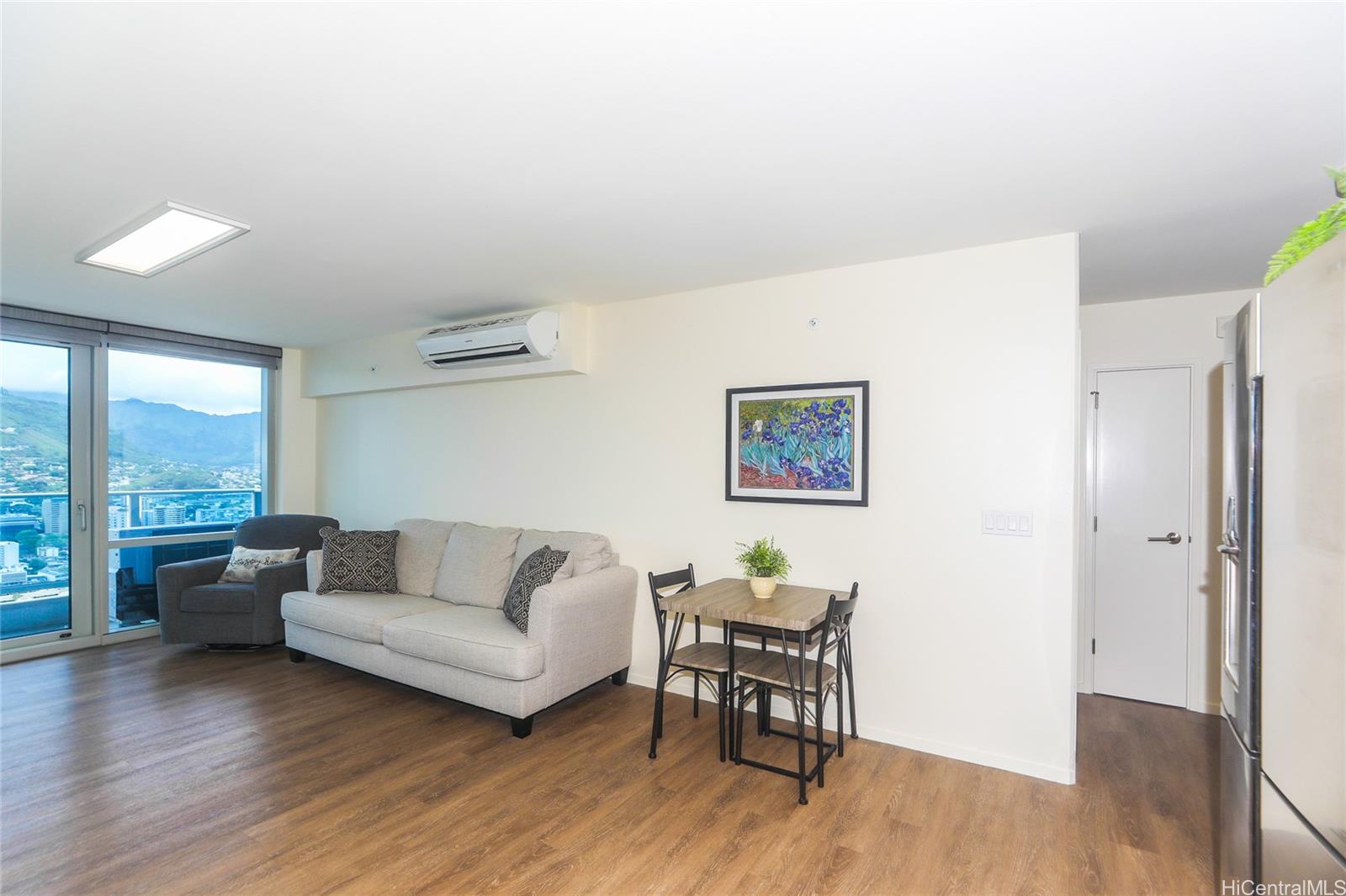 Kapiolani Residence condo # 4004, Honolulu, Hawaii - photo 4 of 25