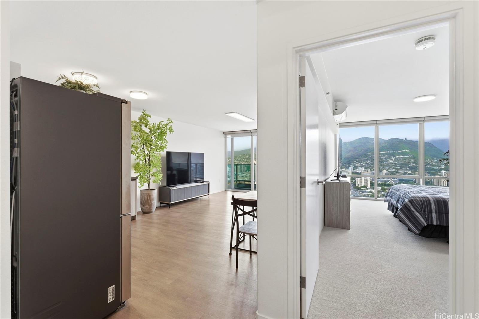 Kapiolani Residence condo # 4004, Honolulu, Hawaii - photo 15 of 25