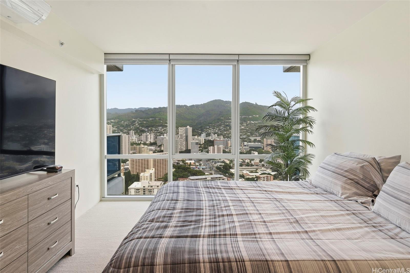 Kapiolani Residence condo # 4004, Honolulu, Hawaii - photo 17 of 25