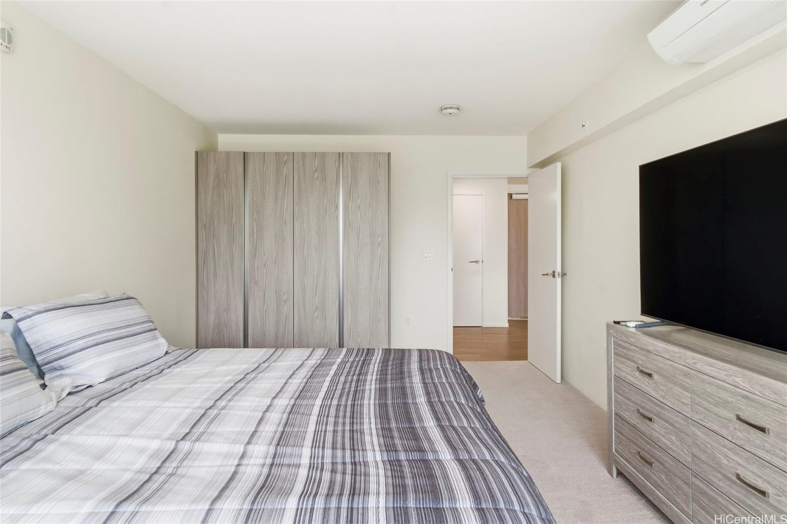 Kapiolani Residence condo # 4004, Honolulu, Hawaii - photo 18 of 25