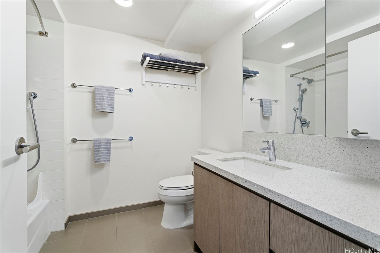 Kapiolani Residence condo # 4004, Honolulu, Hawaii - photo 20 of 25