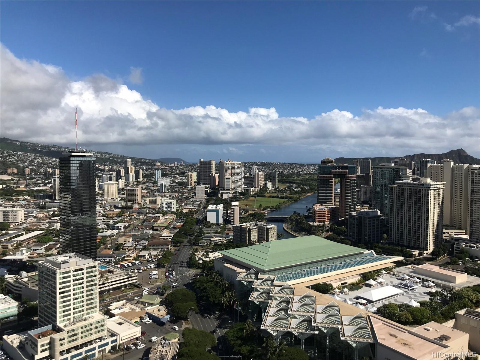 Kapiolani Residence condo # 4206, Honolulu, Hawaii - photo 4 of 12