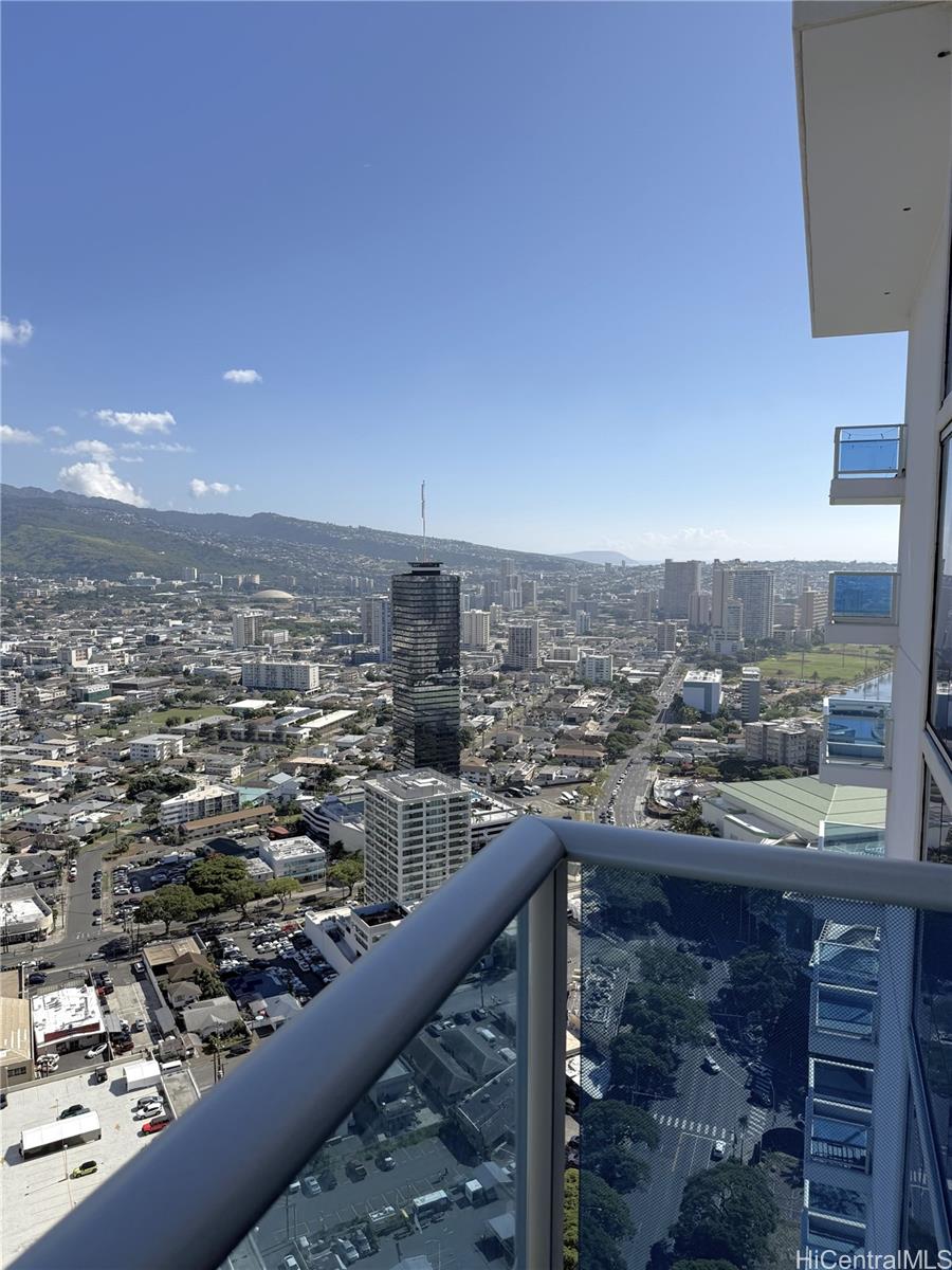 Kapiolani Residence condo # 4405, Honolulu, Hawaii - photo 5 of 21