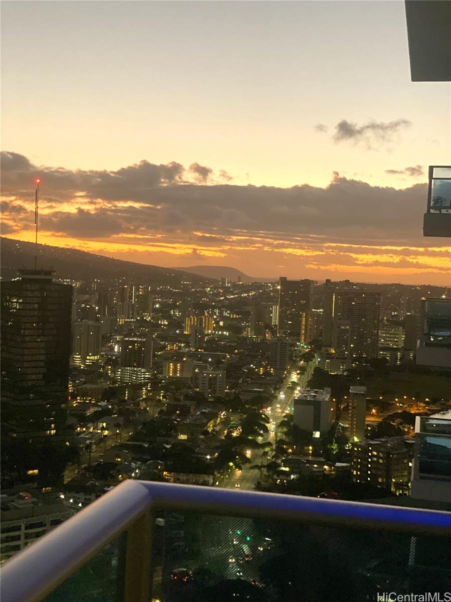 Kapiolani Residence condo # 4405, Honolulu, Hawaii - photo 6 of 21