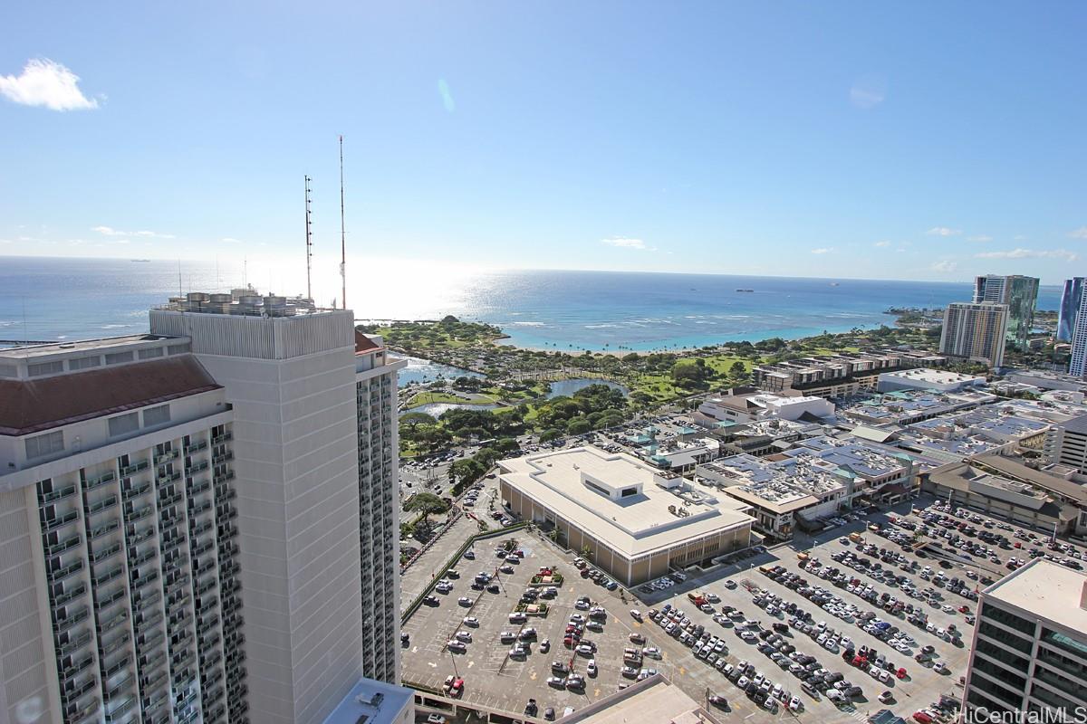 1631 Kapiolani Blvd Honolulu - Rental - photo 2 of 16