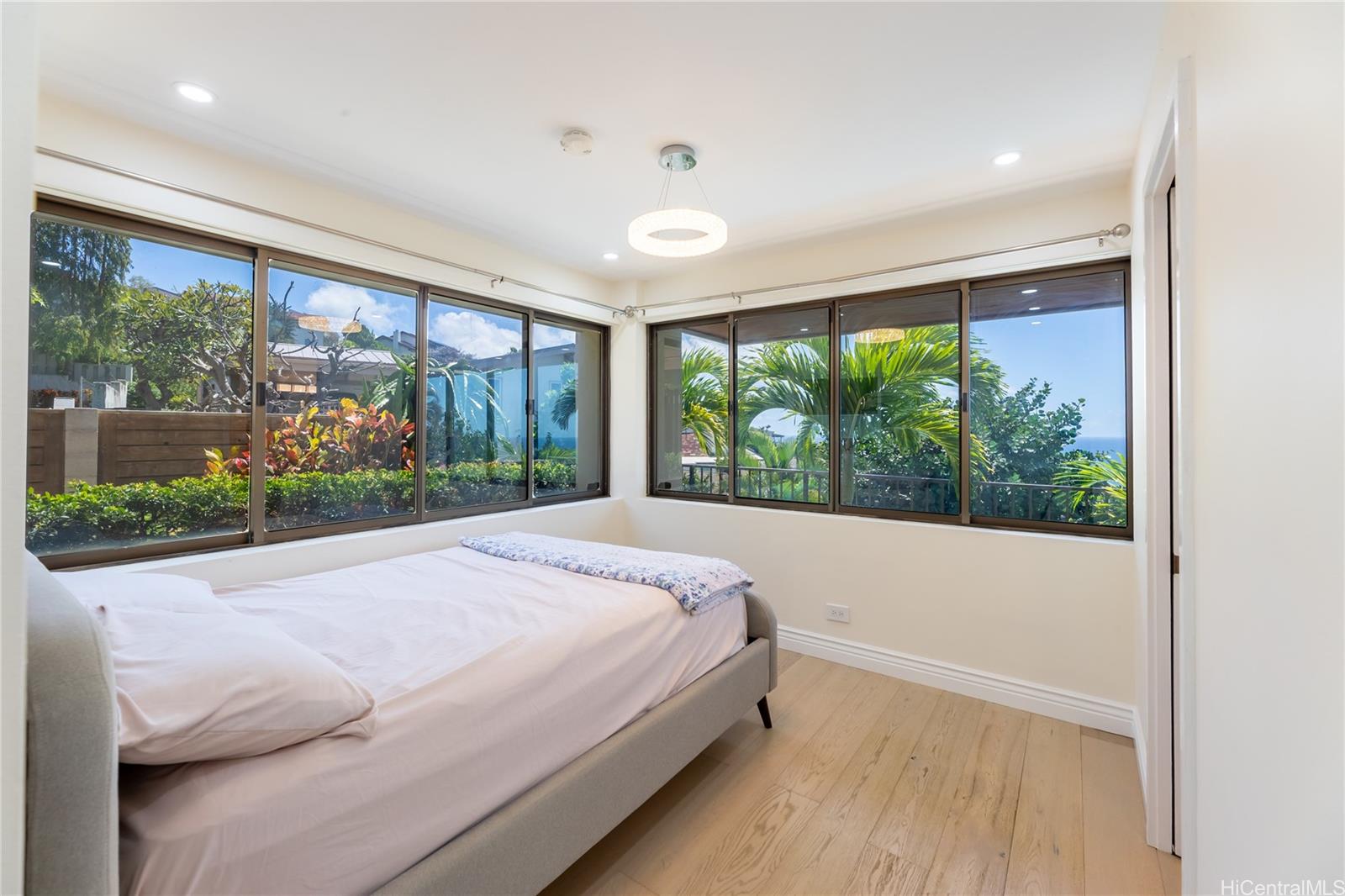 1632  Ihiloa Loop Waialae Iki, Diamond Head home - photo 18 of 25