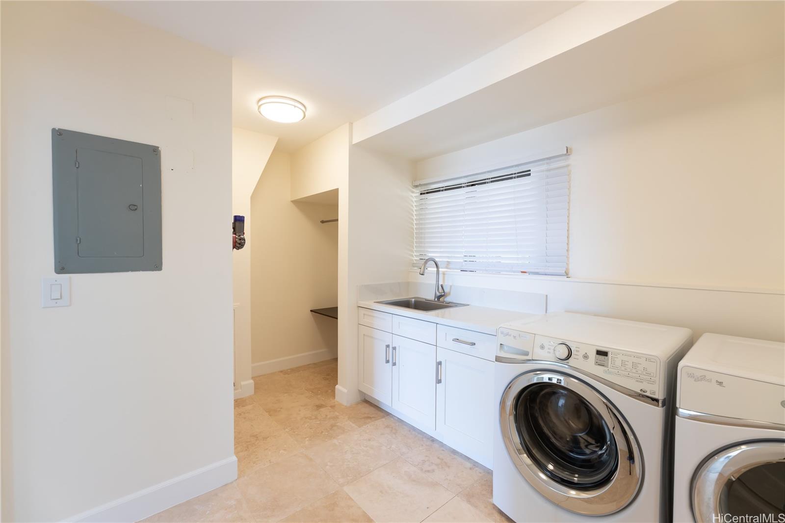 1632  Ihiloa Loop Waialae Iki, Diamond Head home - photo 23 of 25