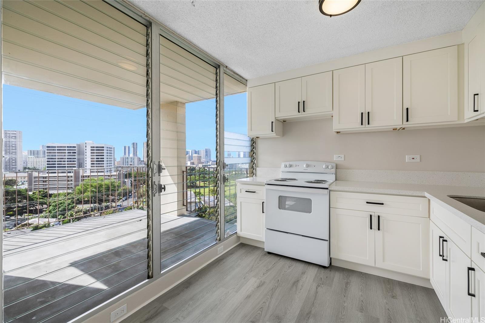 Consulate condo # 1002, Honolulu, Hawaii - photo 3 of 13