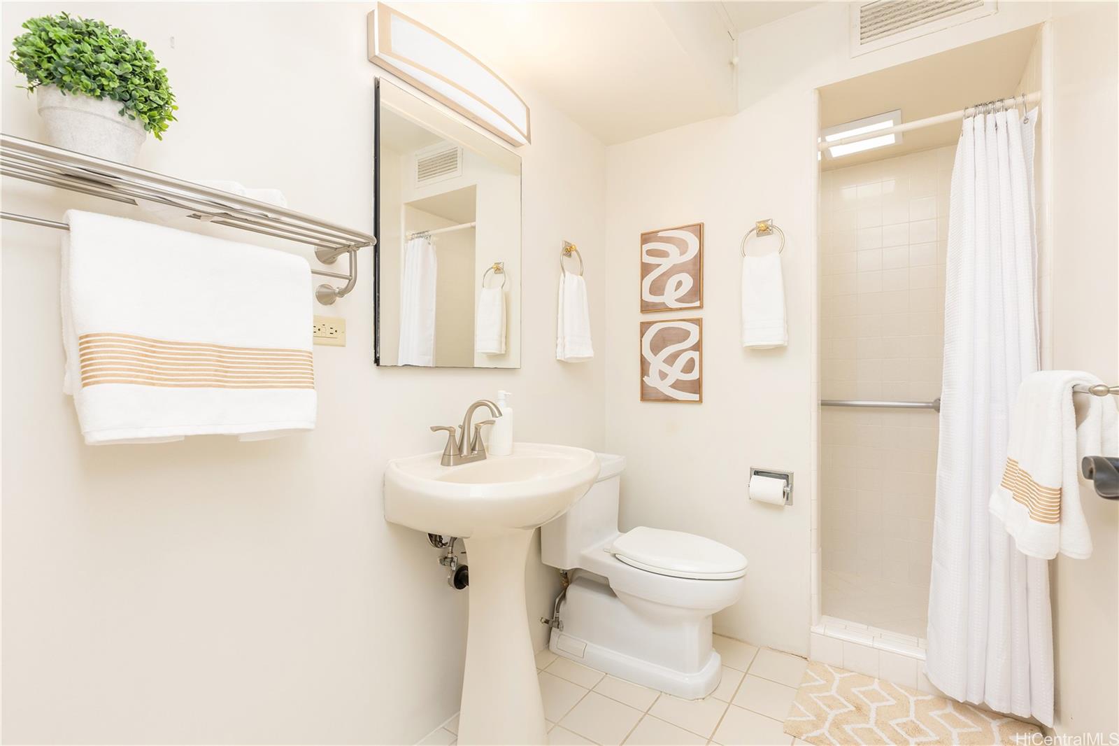 Consulate condo # 203, Honolulu, Hawaii - photo 17 of 22