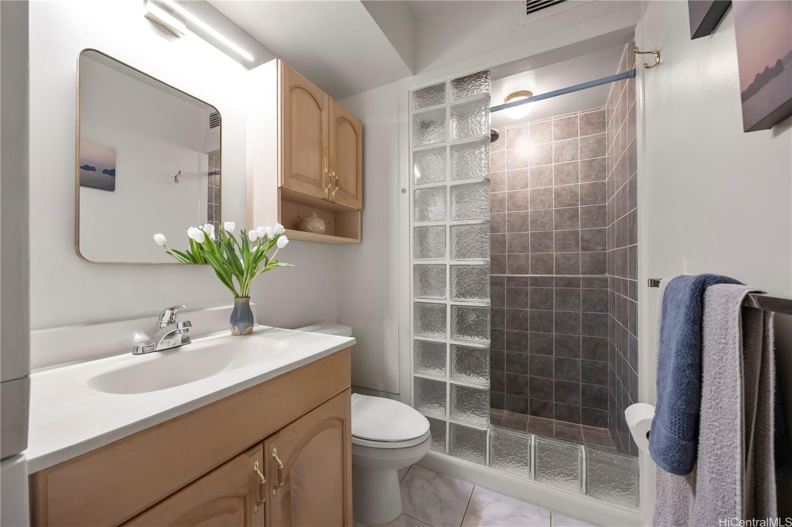 Consulate condo # 903, Honolulu, Hawaii - photo 13 of 16