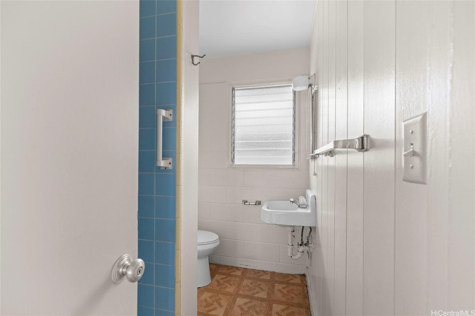 1636 Kahai St Honolulu - Multi-family - photo 12 of 24