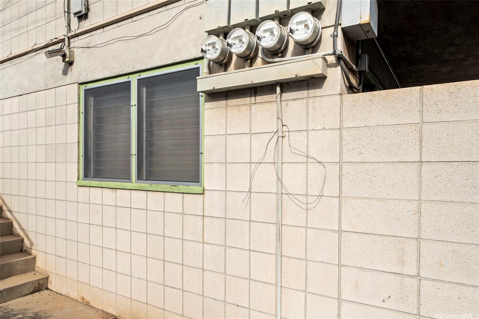 1636 Kahai St Honolulu - Multi-family - photo 17 of 24