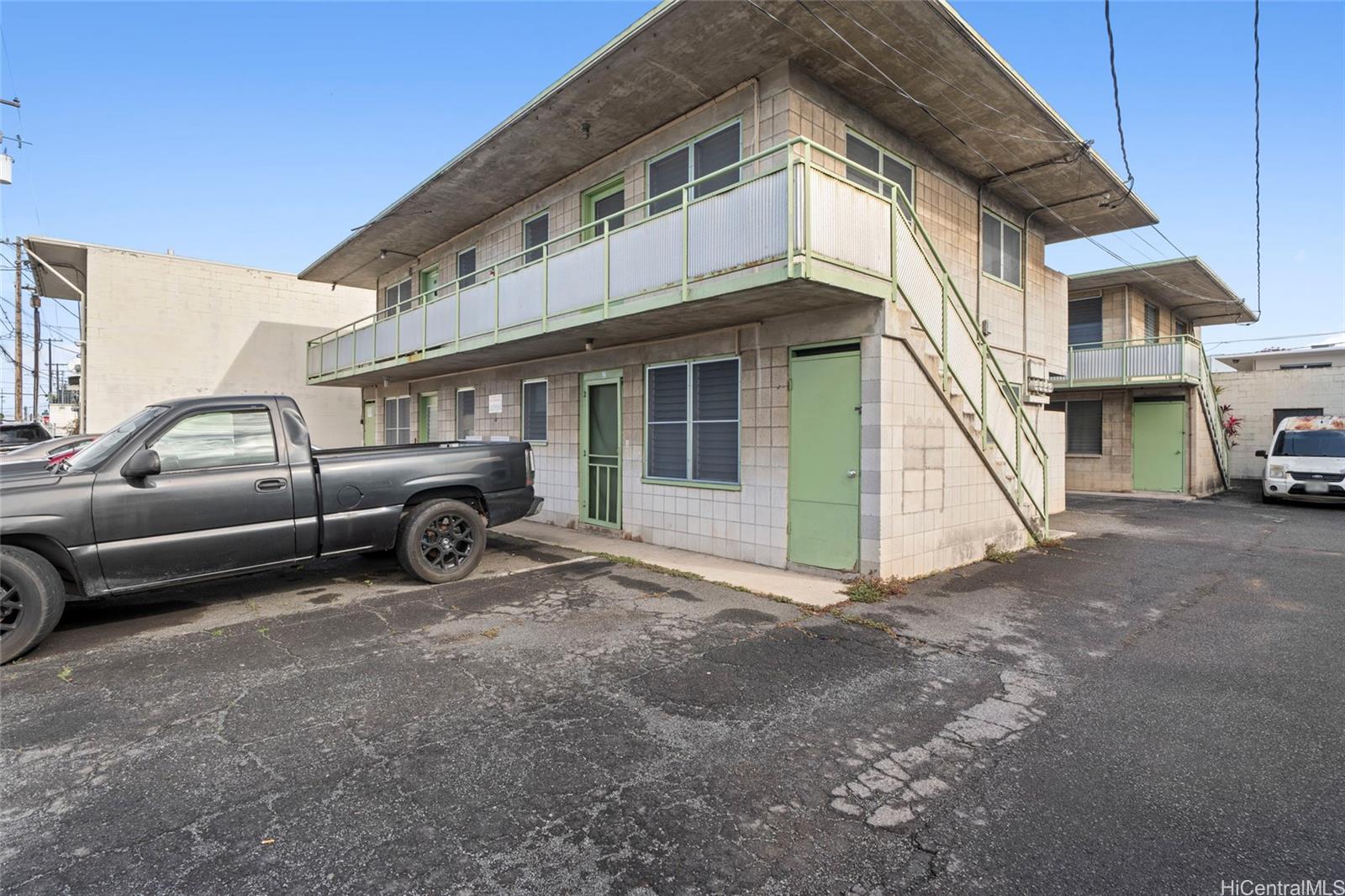 1636 Kahai St Honolulu - Multi-family - photo 3 of 24