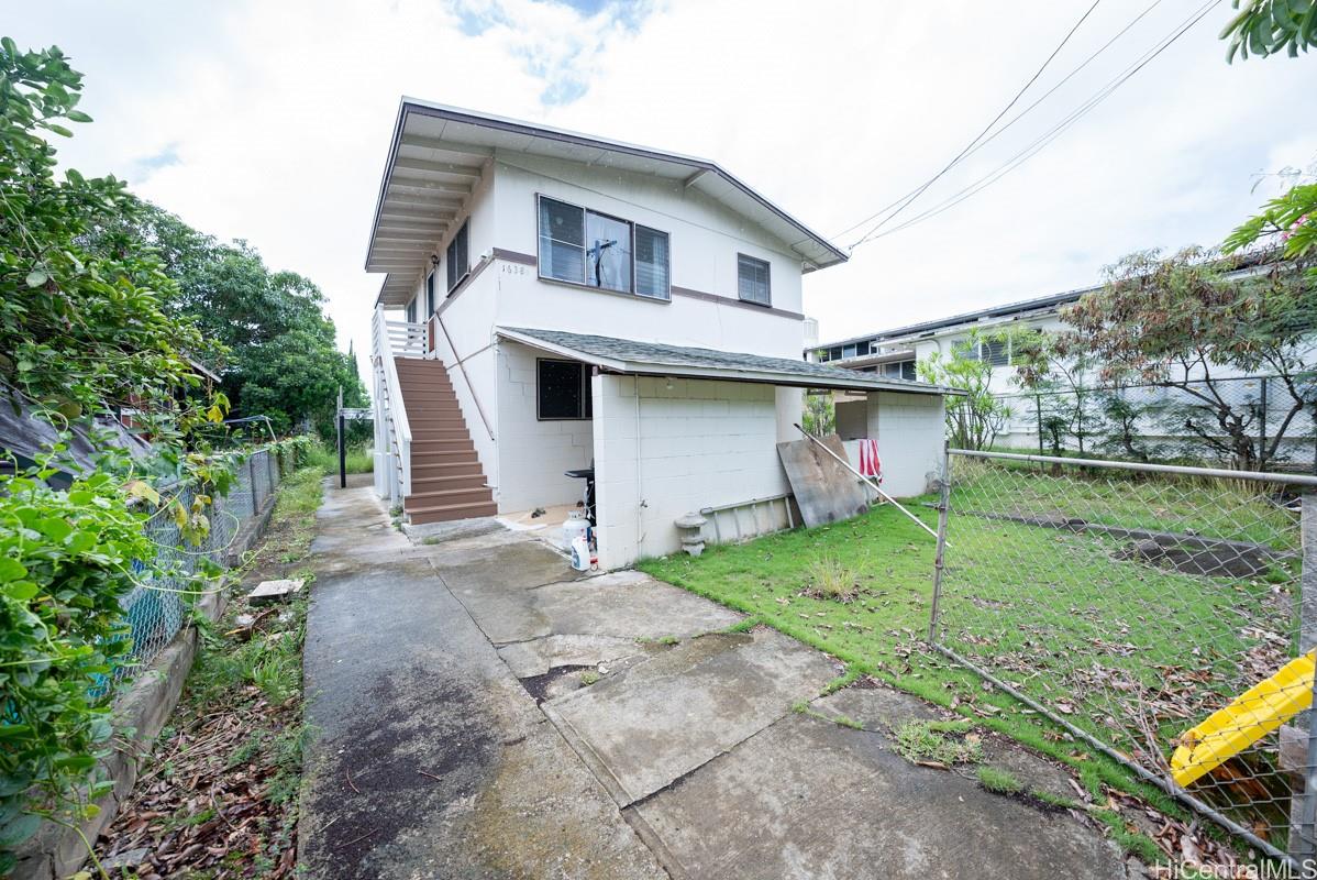 1638  Oo Ln Liliha, Honolulu home - photo 3 of 21