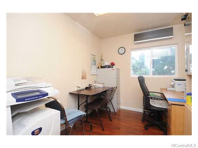 1640 S King St Honolulu Oahu commercial real estate photo3 of 10
