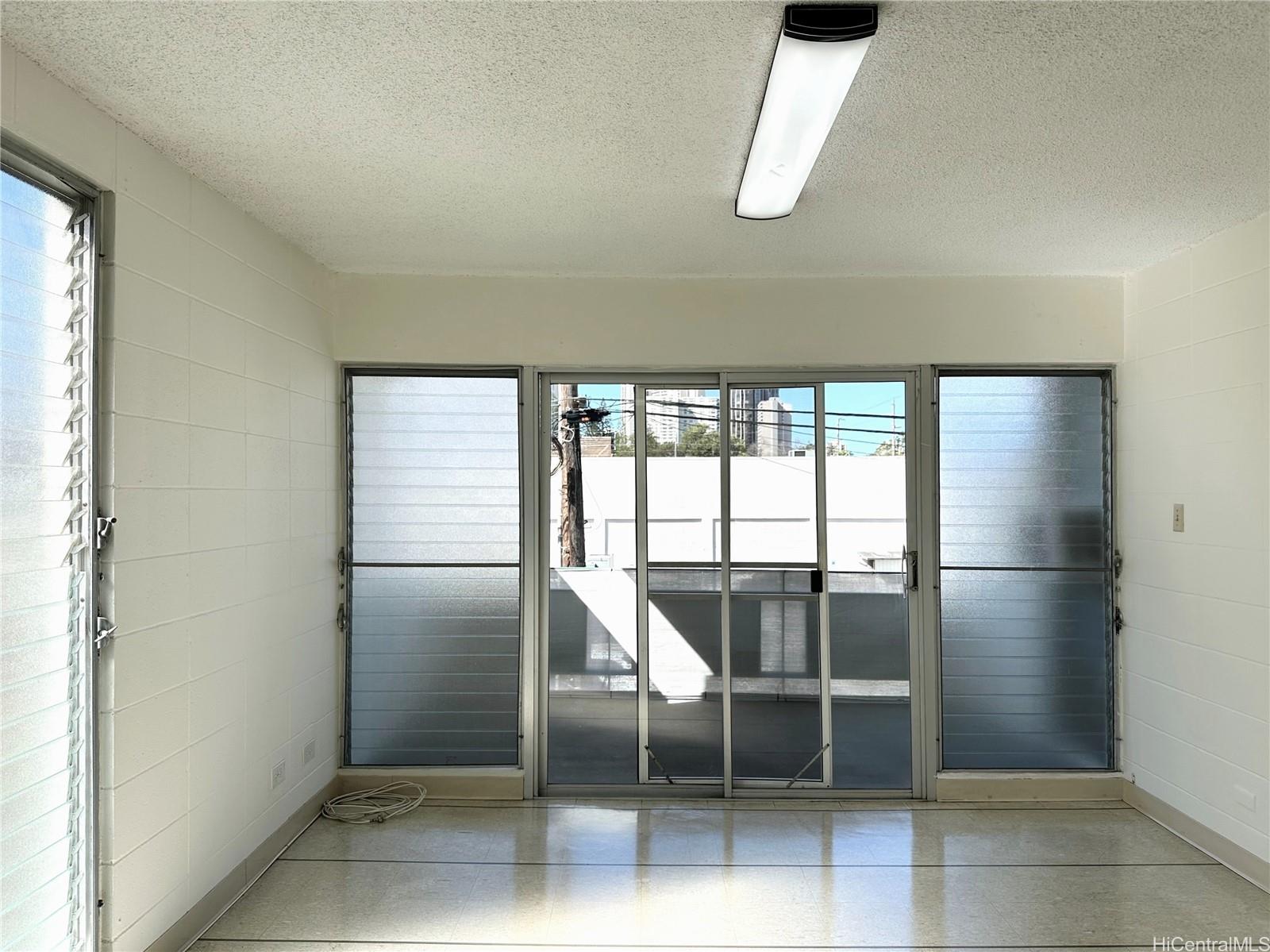 1641 Nuuanu Ave Honolulu - Rental - photo 2 of 12