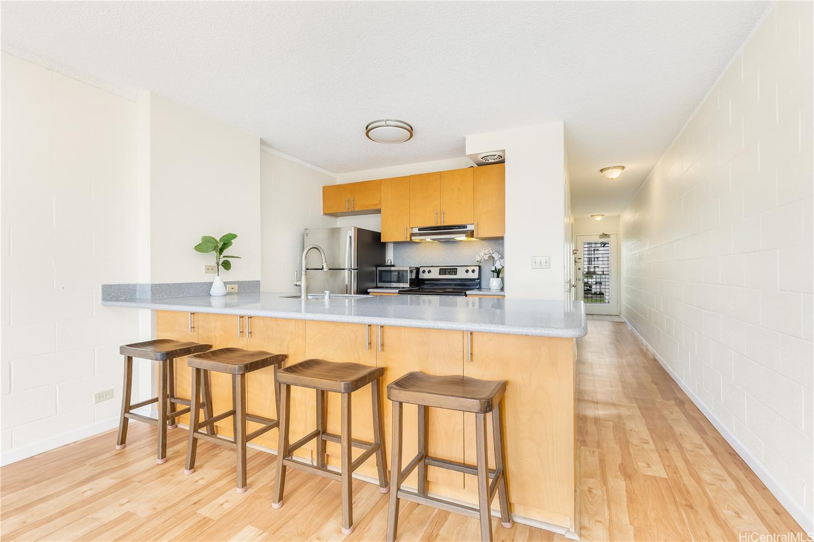 Makiki Winds Apts condo # 308, Honolulu, Hawaii - photo 3 of 16